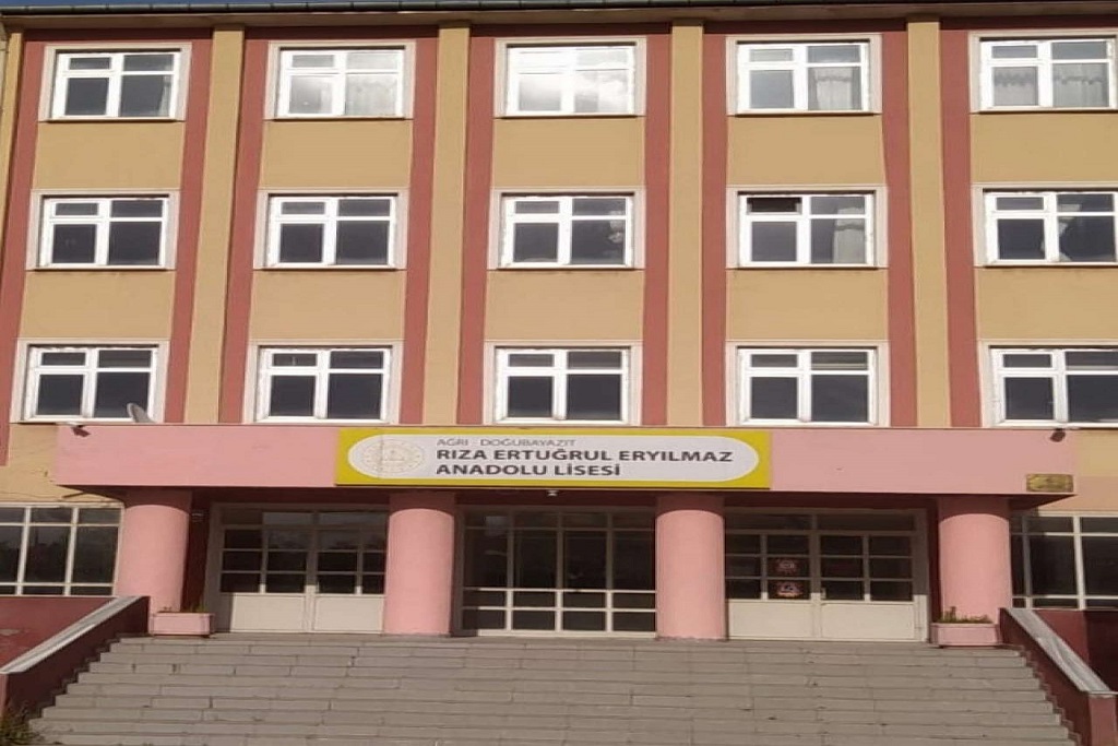 Doğubayazıt Anadolu Lisesi başarı ile Koç Üniversitesinde