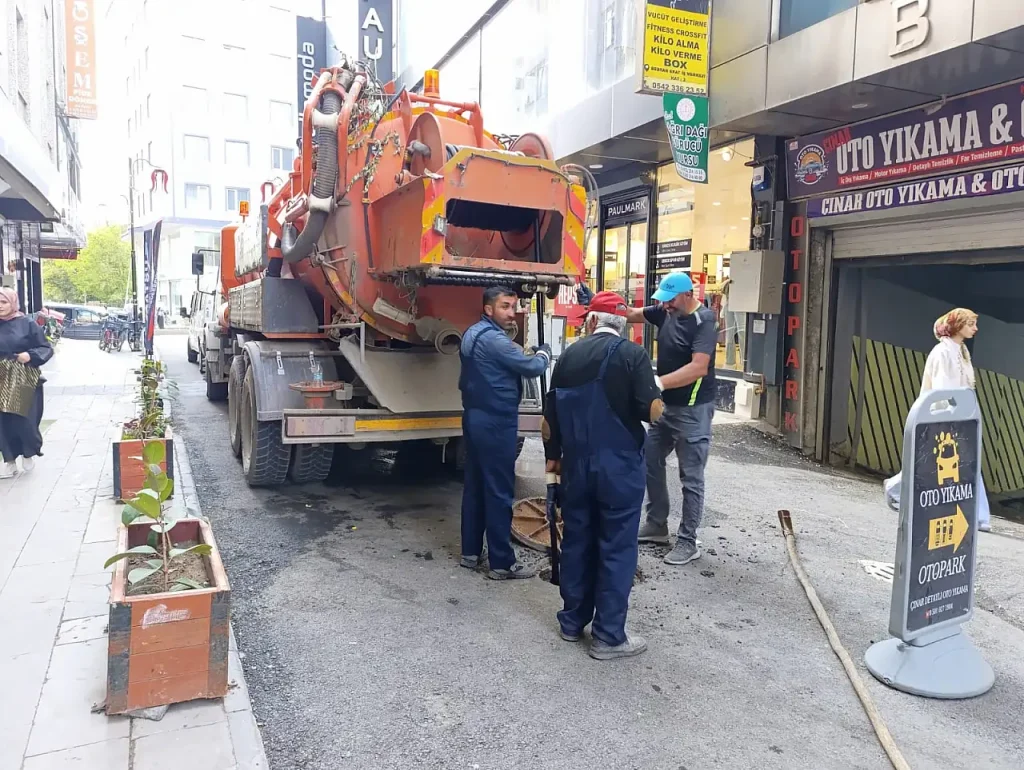 Kanal Temizliği Ağrı Belediyesinden Hızlı Çalışmalar