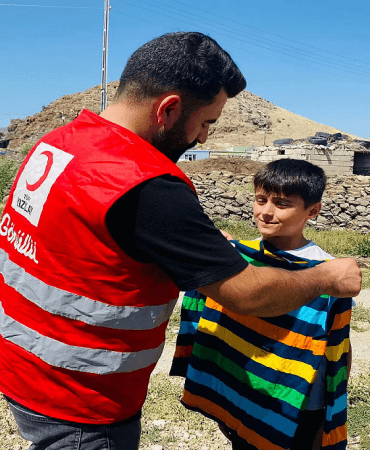 Kızılay Kazan Köyü Çocuklara Giyim Desteği