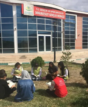 Doğubayazıt Gençlik Merkezi Yaz Tatiline Renk Katıyor Patnos Haberleri Ağrı Patnos Son Dakika Haberleri Doğubayazıt Gençlik Merkezi Yaz Tatiline Renk Katıyor