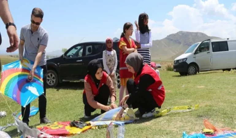 Doğubayazıt Kızılay ile Kırsalda Yardım Faaliyetleri Patnos Haberleri Ağrı Patnos Son Dakika Haberleri Doğubayazıt Kızılay ile Kırsalda Yardım Faaliyetleri