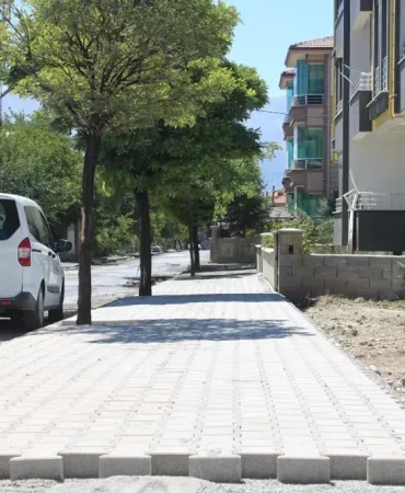 Eleşkirt Kaldırım Yenileme Projeleri Yaz Sıcaklarında Devam Ediyor