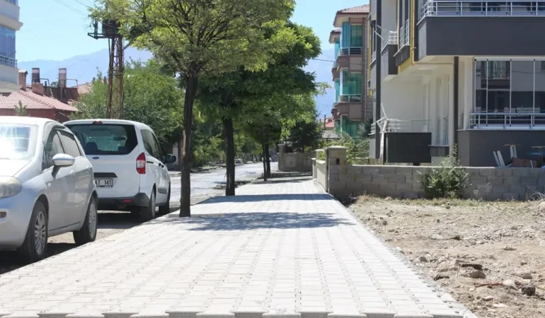 Eleşkirt Kaldırım Yenileme Projeleri Yaz Sıcaklarında Devam Ediyor