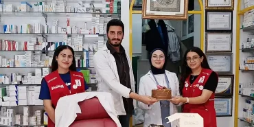 Ağrı Kızılay gönüllüleri Eczacıları Ziyaret Etti