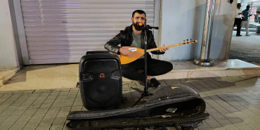 Ağrı Sokak Müzisyenleri Yaz Akşamlarında Melodiler