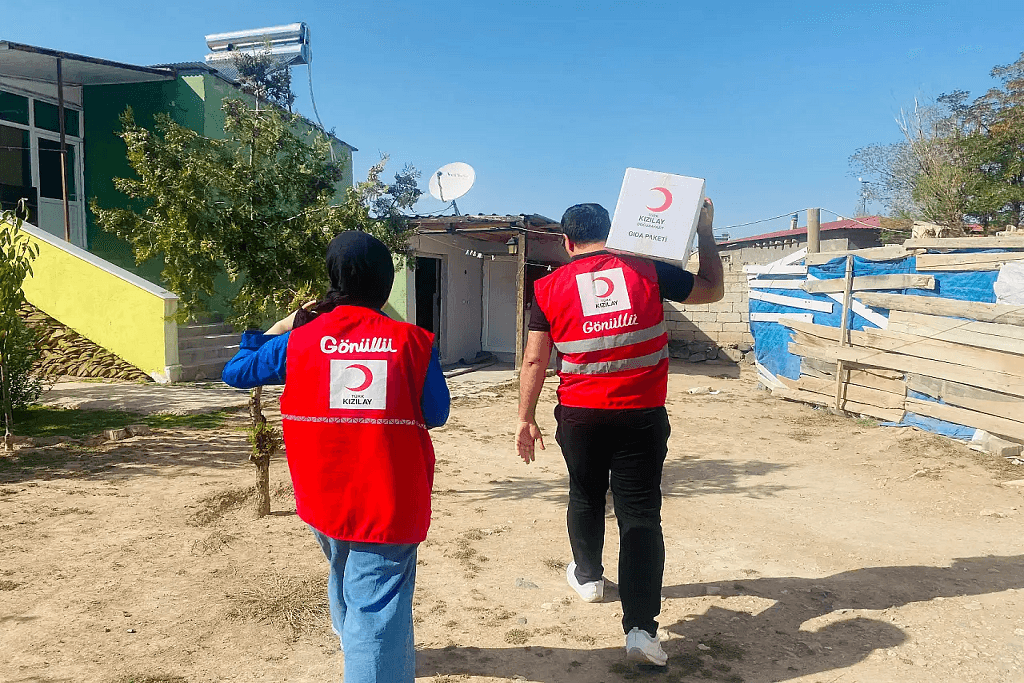 Doğubayazıt Yardım Kolileri Kapı Kapı Ulaşıyor