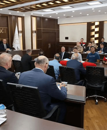 Okul Güvenliği Vali Koç ile Tedbirler Masaya Yatırıldı Patnos Haberleri Ağrı Patnos Son Dakika Haberleri Okul Güvenliği Vali Koç ile Tedbirler Masaya Yatırıldı