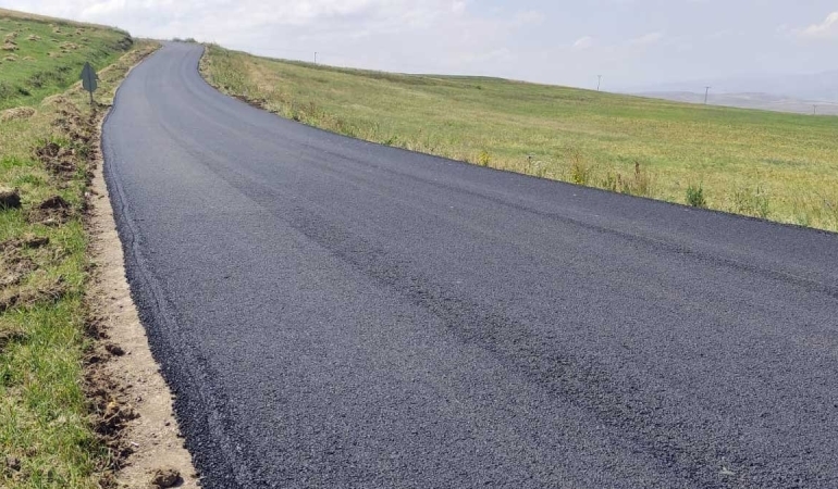 Diyadin Köy Yolu Asfaltlama Çalışmaları Tamamlandı