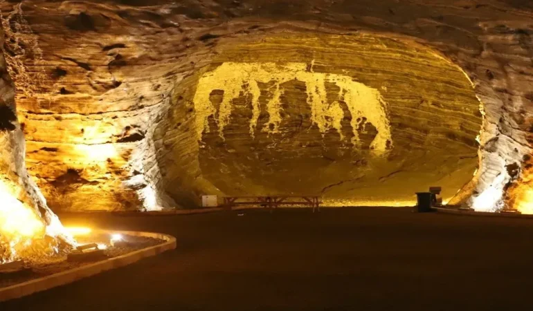 Tuzluca Tuz Mağarası Keşfe Çıkan Dağcılar Patnos Haberleri Ağrı Patnos Son Dakika Haberleri Tuzluca Tuz Mağarası Keşfe Çıkan Dağcılar