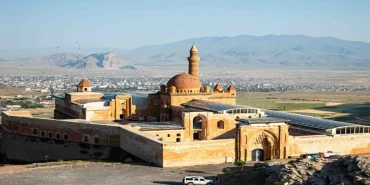 İshak Paşa Sarayı Doğubayazıt'ın Tarihi İncisi ve Manzarası