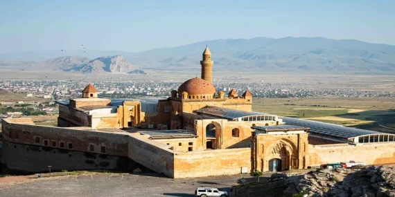 İshak Paşa Sarayı Doğubayazıtın Tarihi İncisi ve Manzarası Ağrı Haber Patnos Son Dakika İshak Paşa Sarayı Doğubayazıtın Tarihi İncisi ve Manzarası