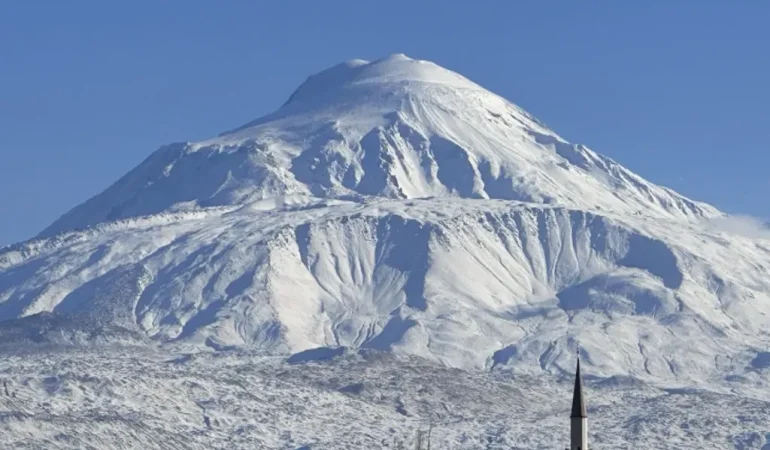 Ağrı Dağı Kar Zirveye İlk Kar Düşüşü