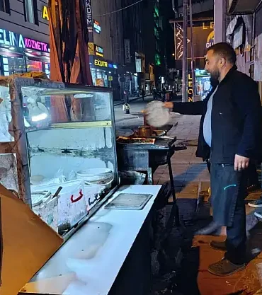 Ağrı Gece Ciğercisi Salih Akçayın Sıcak Lezzetleri