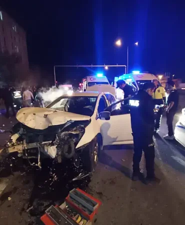 Ağrı Trafik Kazası Fırat Mahallesinde İki Araç Çarpıştı