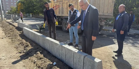 Eleşkirt refüj yenileme Cumhuriyet Caddesi estetik Ağrı Haber Patnos Son Dakika Eleşkirt refüj yenileme Cumhuriyet Caddesi estetik