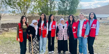 Kızılay Doğubayazıttan Bereket Köyüne Giyim Yardımı