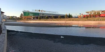 Murat Nehri sular çekildi kıyılarda çöpler gün yüzüne çıktı