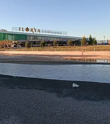 Murat Nehri sular çekildi kıyılarda çöpler gün yüzüne çıktı