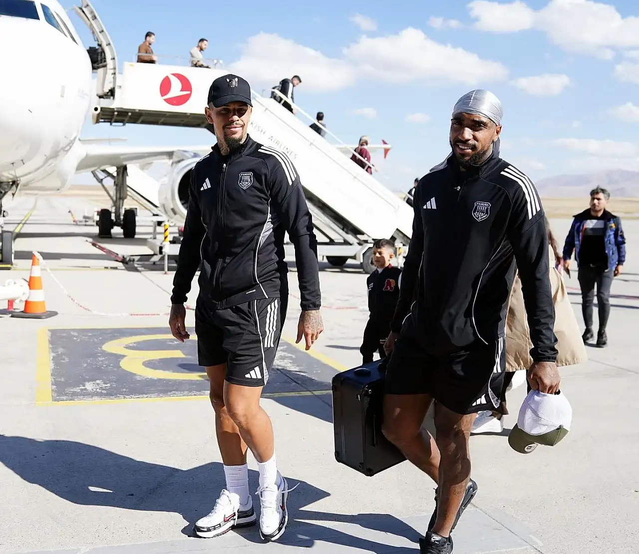 Pendikspor Uçağında Yolcular Şaşkın Kaldı Patnos Haberleri Ağrı Patnos Son Dakika Haberleri Pendikspor Uçağında Yolcular Şaşkın Kaldı