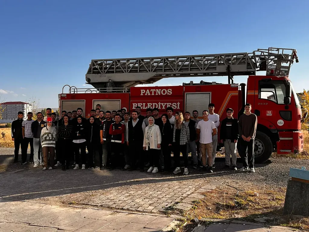Yangın Eğitimi Patnos İtfaiyesi Öğrencilere Uygulama Yaptı